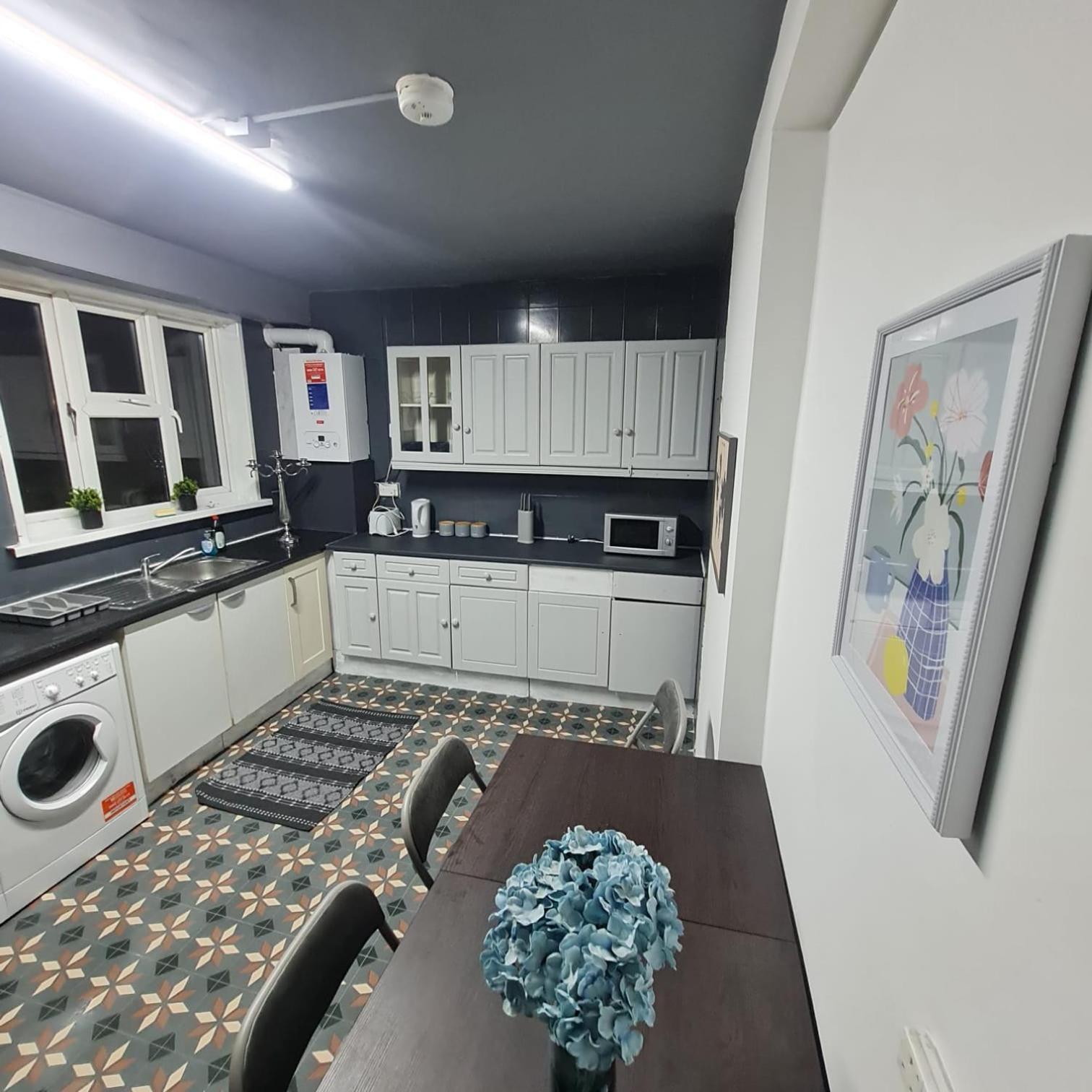 Colebert Avenue Appartement Londen Buitenkant foto