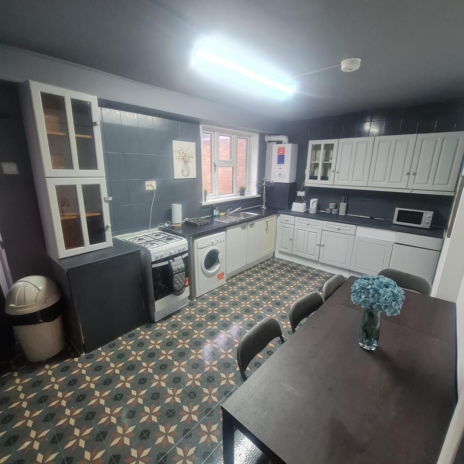 Colebert Avenue Appartement Londen Buitenkant foto