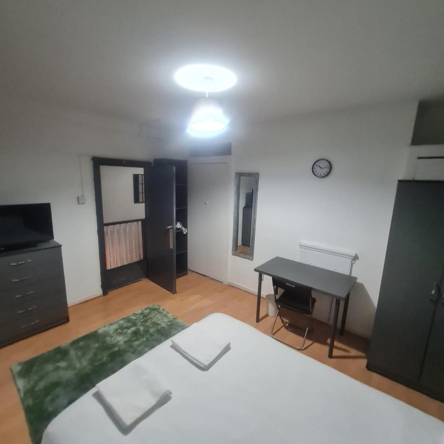 Colebert Avenue Appartement Londen Buitenkant foto