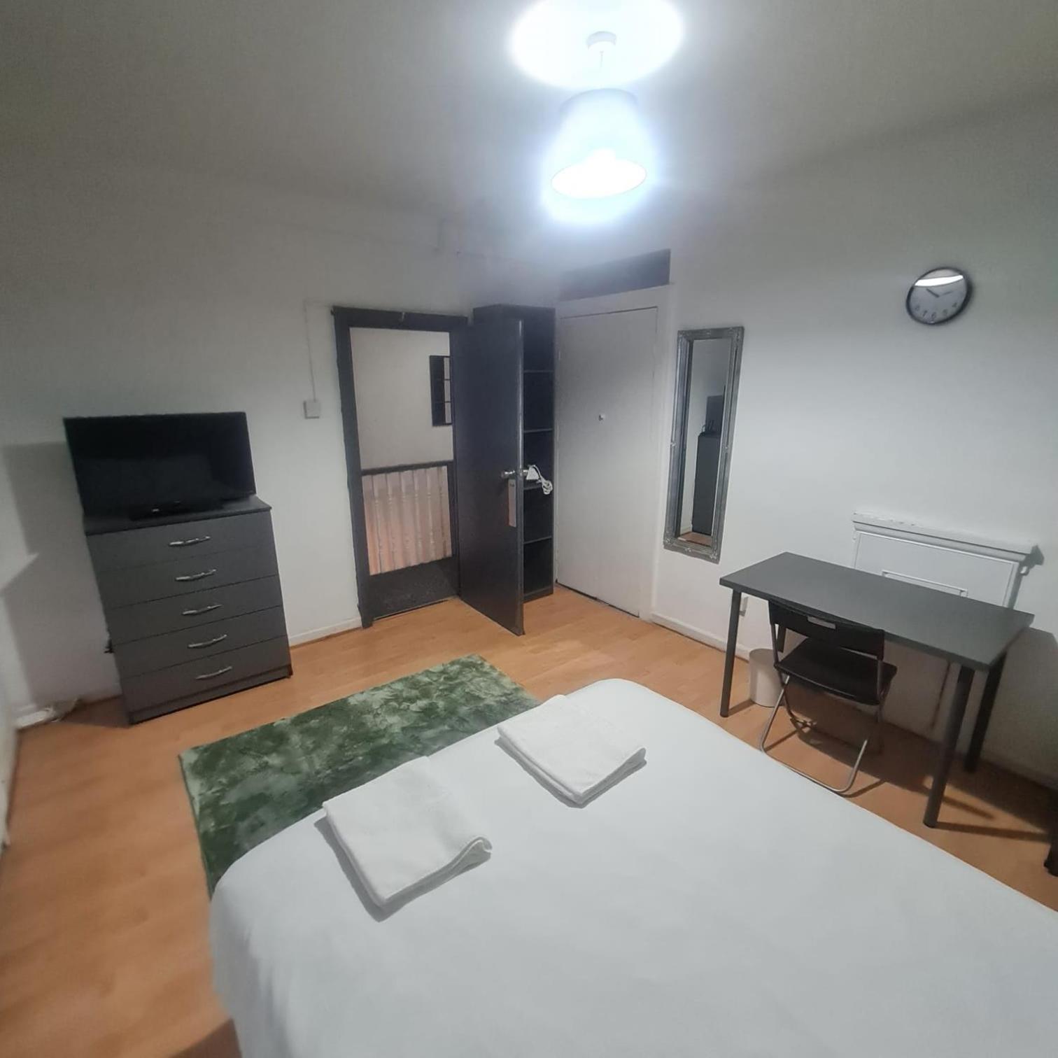 Colebert Avenue Appartement Londen Buitenkant foto